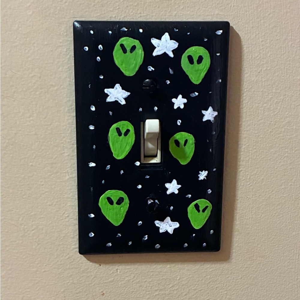 Alien Light Switch Cover - Picture 1 of 1